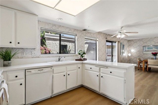 963 Thistlegate Road, Oak Park, CA 91377