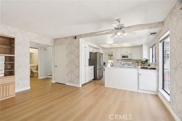 963 Thistlegate Road, Oak Park, CA 91377