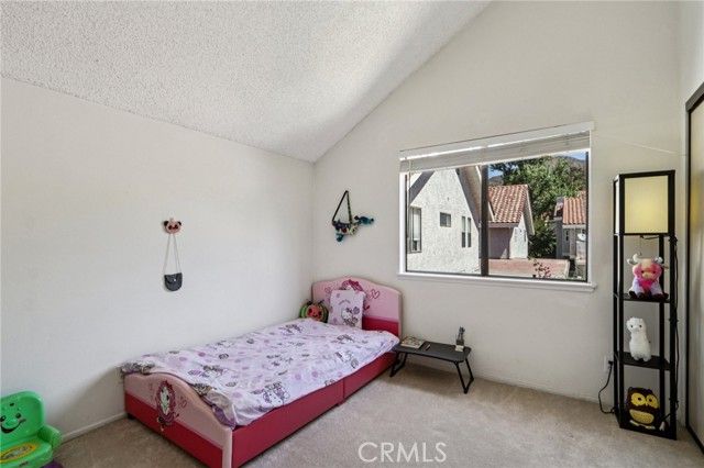 963 Thistlegate Road, Oak Park, CA 91377