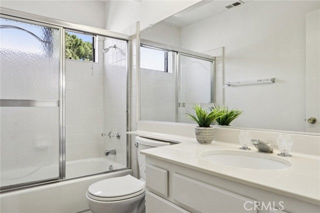 963 Thistlegate Road, Oak Park, CA 91377