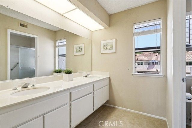 963 Thistlegate Road, Oak Park, CA 91377