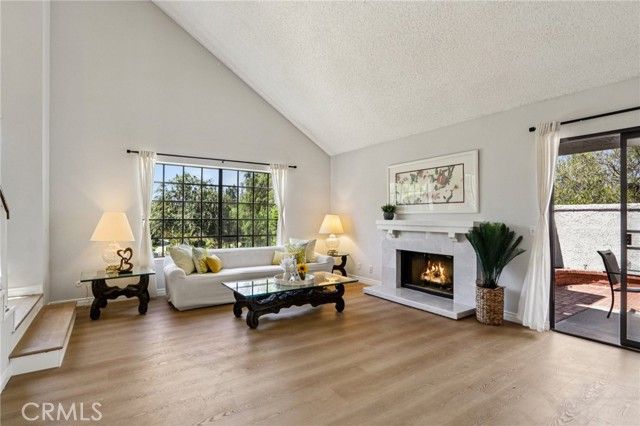 963 Thistlegate Road, Oak Park, CA 91377