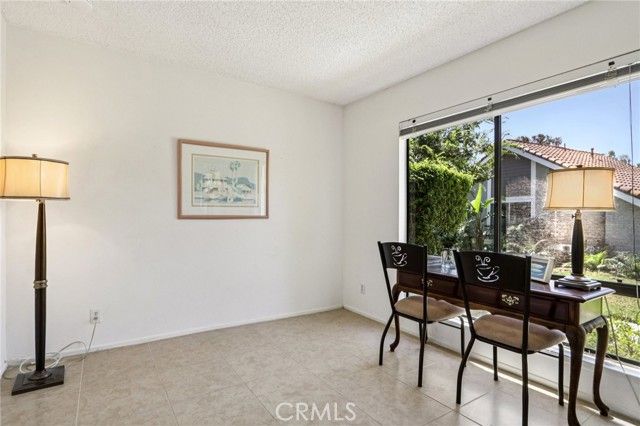 963 Thistlegate Road, Oak Park, CA 91377