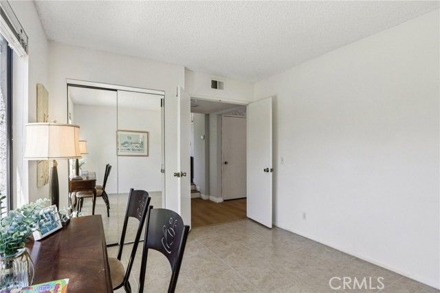 963 Thistlegate Road, Oak Park, CA 91377