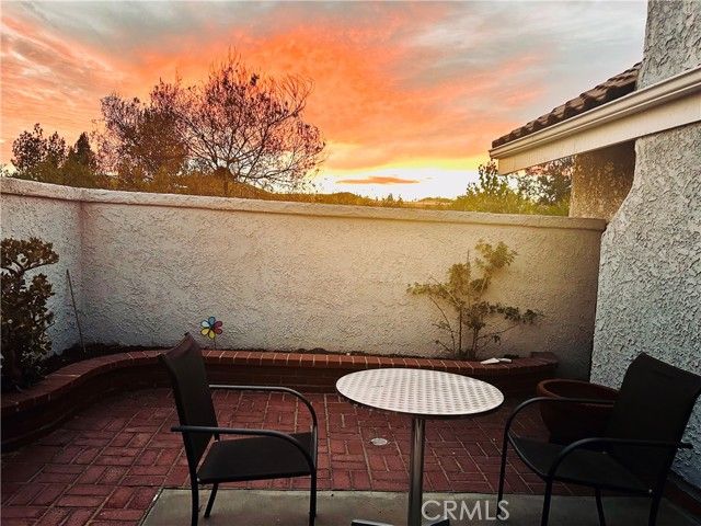 963 Thistlegate Road, Oak Park, CA 91377