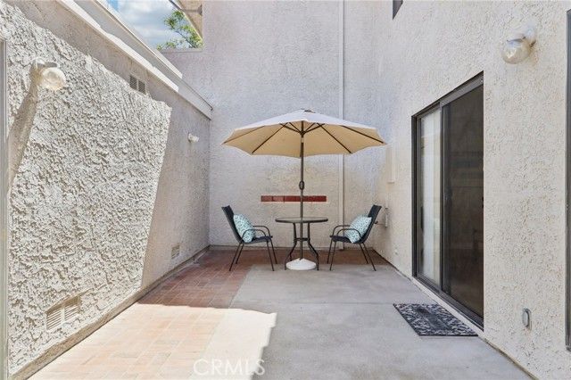 963 Thistlegate Road, Oak Park, CA 91377