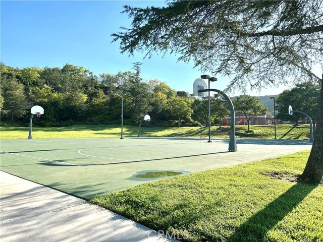 963 Thistlegate Road, Oak Park, CA 91377