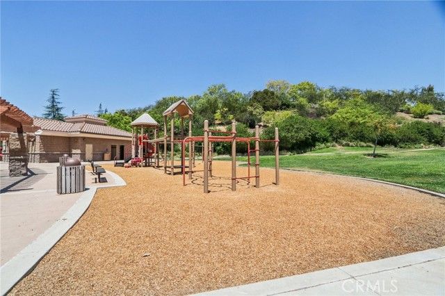 963 Thistlegate Road, Oak Park, CA 91377