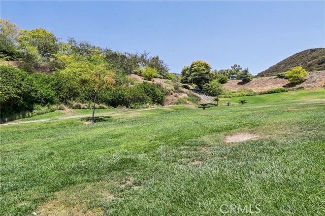 963 Thistlegate Road, Oak Park, CA 91377