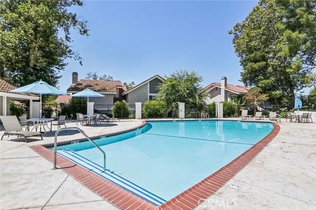 963 Thistlegate Road, Oak Park, CA 91377