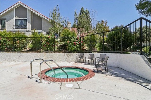 963 Thistlegate Road, Oak Park, CA 91377