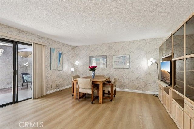 963 Thistlegate Road, Oak Park, CA 91377