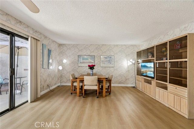 963 Thistlegate Road, Oak Park, CA 91377