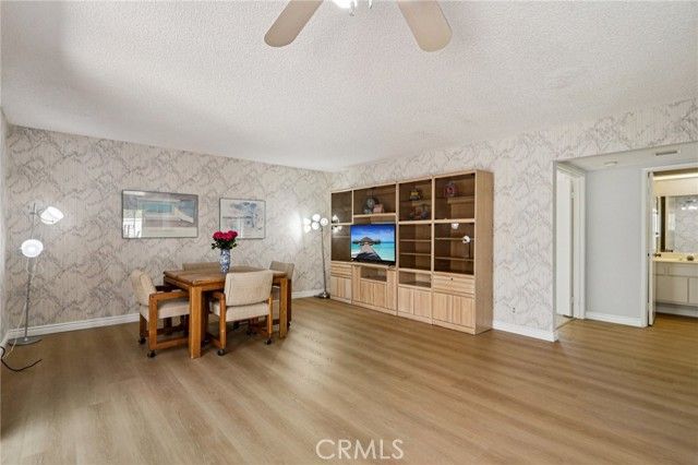 963 Thistlegate Road, Oak Park, CA 91377