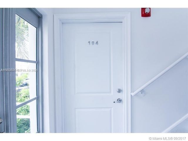 611 11th St 104, Miami Beach, FL 33139