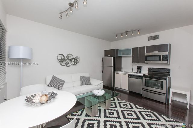 611 11th St 104, Miami Beach, FL 33139