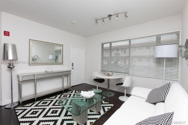 611 11th St 104, Miami Beach, FL 33139