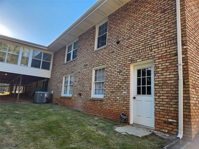 1554 COOPER LAKE SE Road, Smyrna, GA 30082