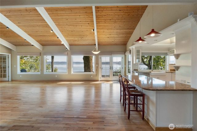 1403 S Head Avenue SW, Lakebay, WA 98349