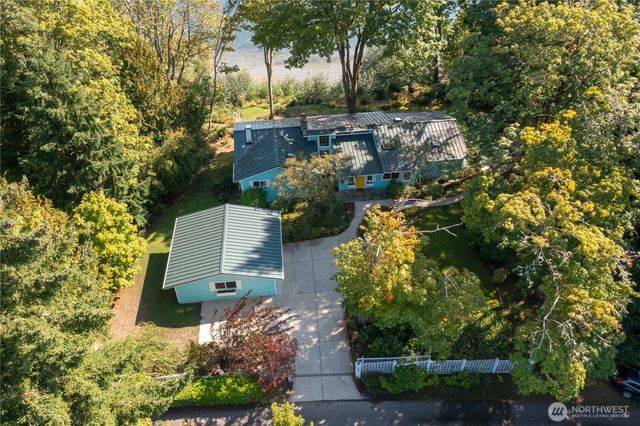 1403 S Head Avenue SW, Lakebay, WA 98349