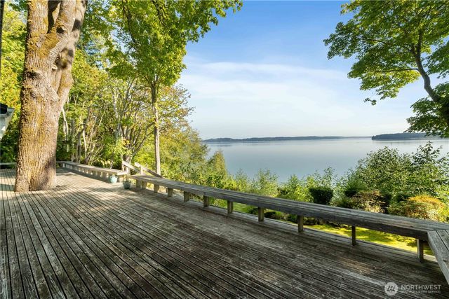 1403 S Head Avenue SW, Lakebay, WA 98349