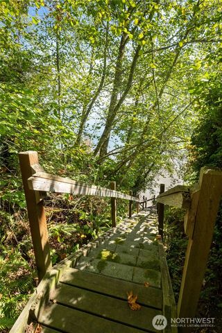 1403 S Head Avenue SW, Lakebay, WA 98349