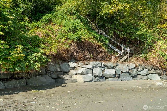 1403 S Head Avenue SW, Lakebay, WA 98349