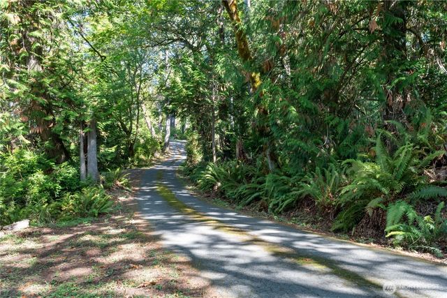 1403 S Head Avenue SW, Lakebay, WA 98349