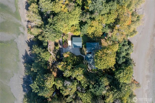 1403 S Head Avenue SW, Lakebay, WA 98349