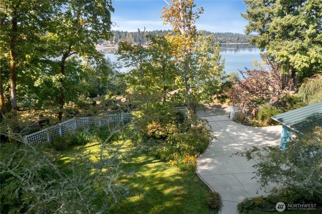 1403 S Head Avenue SW, Lakebay, WA 98349