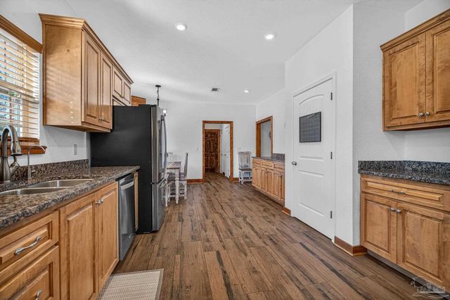 2248 Wallace Lake Rd, Pace, FL 32571