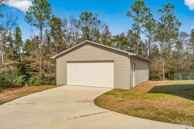 2248 Wallace Lake Rd, Pace, FL 32571