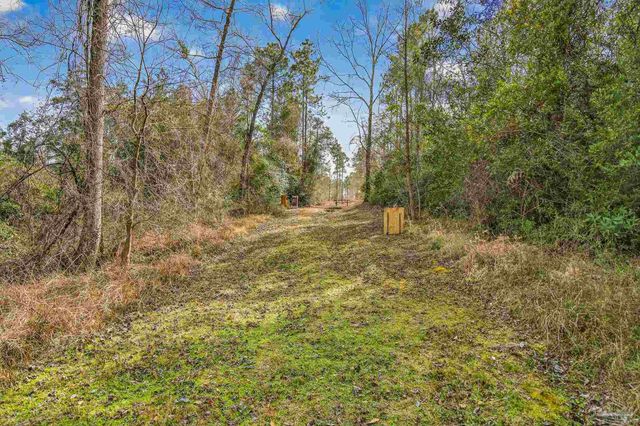 2248 Wallace Lake Rd, Pace, FL 32571