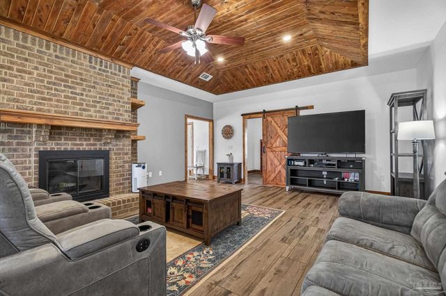 2248 Wallace Lake Rd, Pace, FL 32571