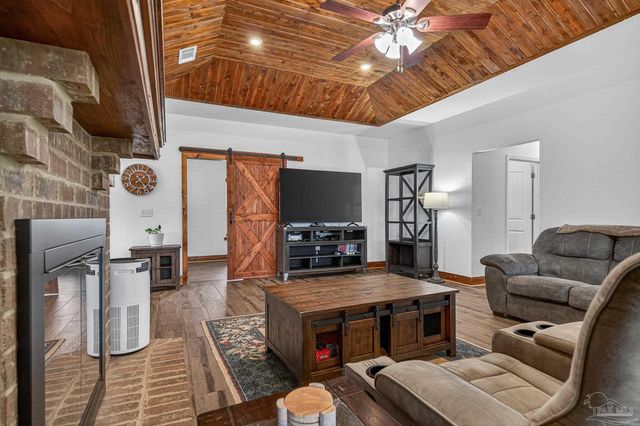 2248 Wallace Lake Rd, Pace, FL 32571