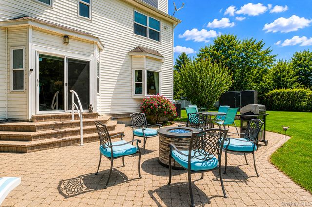4 Pheasant Court, Riverhead, NY 11901