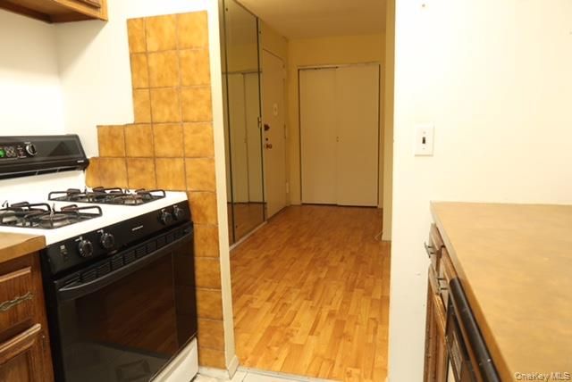 135 Post Avenue 5-L, Westbury, NY 11590