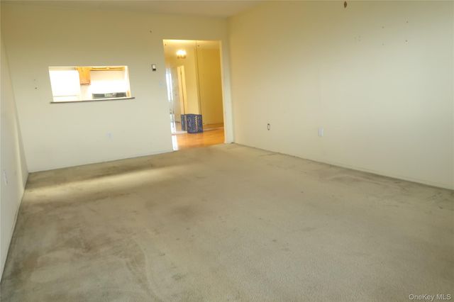 135 Post Avenue 5-L, Westbury, NY 11590