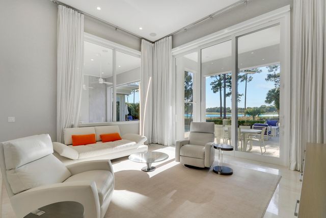 12209 Plantation Way, Palm Beach Gardens, FL 33418