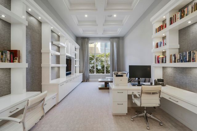 12209 Plantation Way, Palm Beach Gardens, FL 33418