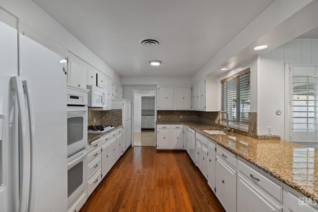 3612 La Costa, Bakersfield, CA 93306