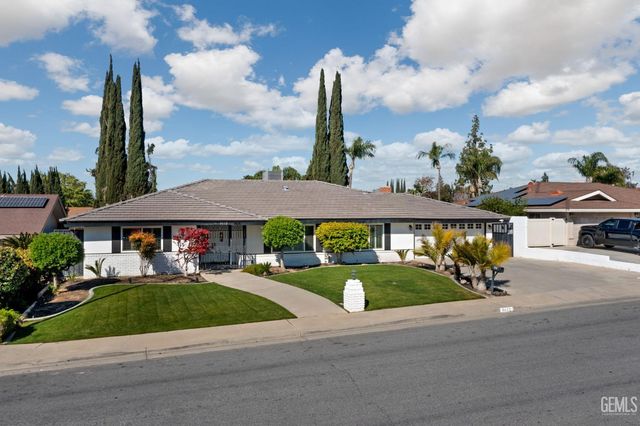 3612 La Costa, Bakersfield, CA 93306