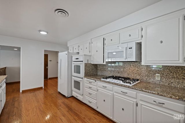 3612 La Costa, Bakersfield, CA 93306