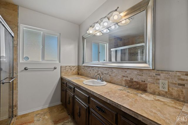 3612 La Costa, Bakersfield, CA 93306