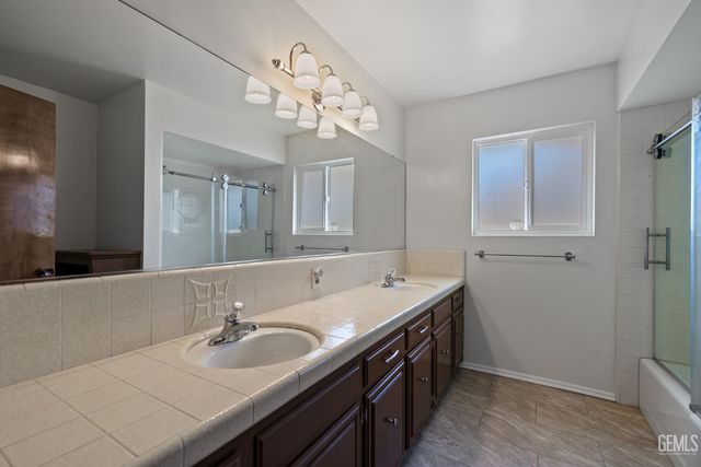 3612 La Costa, Bakersfield, CA 93306