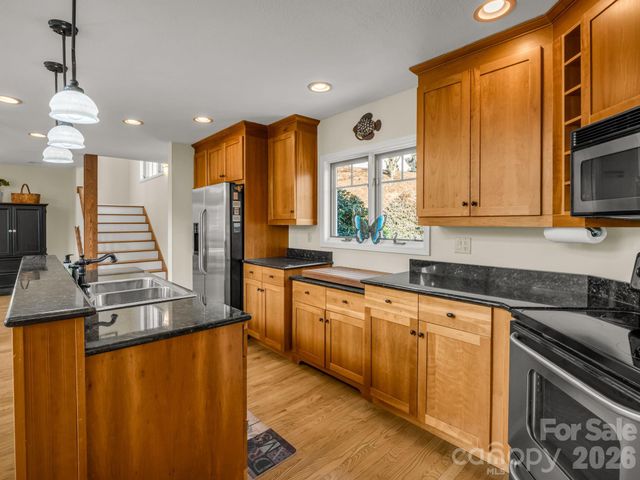 105 Tryon Bay Circle, Lake Lure, NC 28746