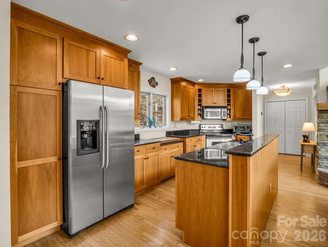 105 Tryon Bay Circle, Lake Lure, NC 28746