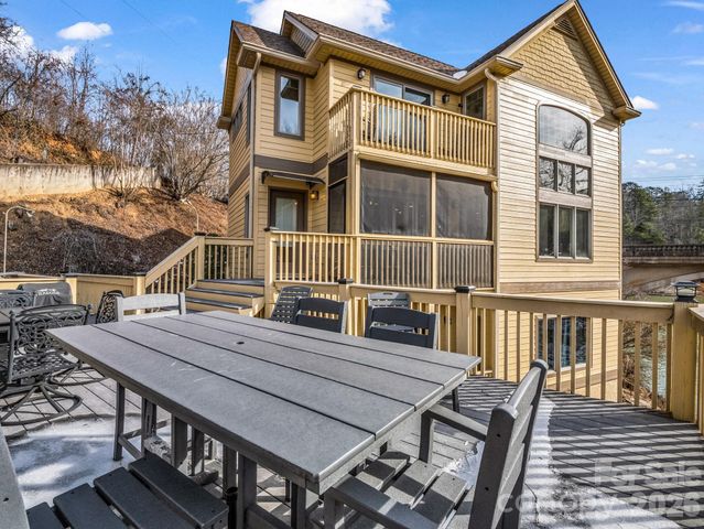 105 Tryon Bay Circle, Lake Lure, NC 28746