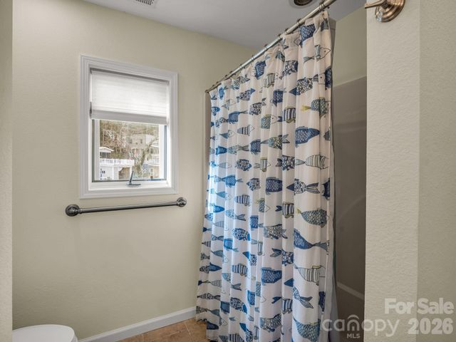 105 Tryon Bay Circle, Lake Lure, NC 28746