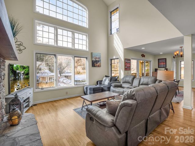 105 Tryon Bay Circle, Lake Lure, NC 28746